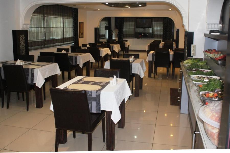 Denizhan Hotel Анталия Екстериор снимка